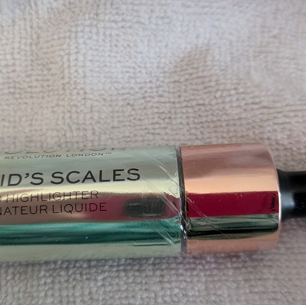 Revolution Vivid Baked Highlighters and Liquid Lipstick - Picture 6 of 10